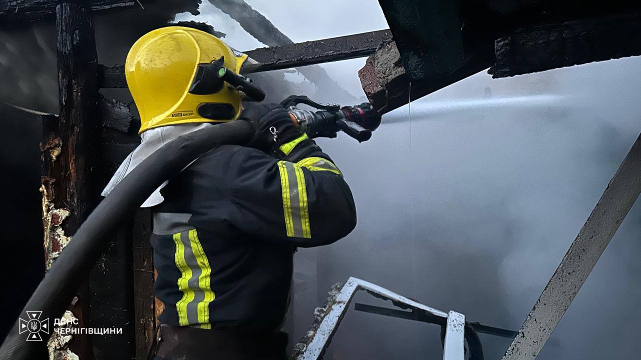 У Чернігові загинули жінка та чотирирічна дитина внаслідок дій російських військових. 16 У Чернігові загинули жінка та чотирирічна дитина внаслідок дій російських військових. 11