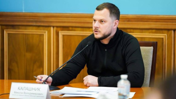 Через атаку безпілотника на електричку на Харківщині загинула жінка, щонайменше чотири особи зазнали поранень.