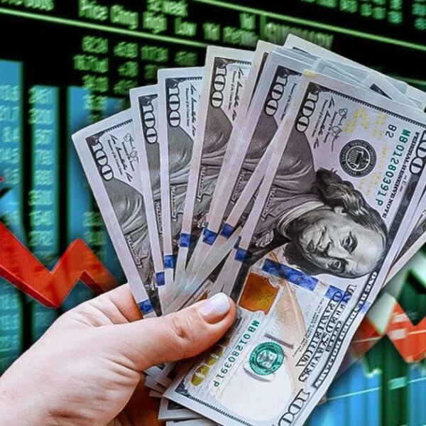 Придбати чи реалізувати долари: фахівці поділилися прогнозами щодо курсу гривні та найвигідніших інвестицій