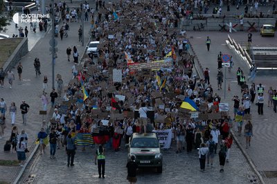 У Києві та регіонах триває протестна хода через звільнення Михайла Федорова з Міноборони