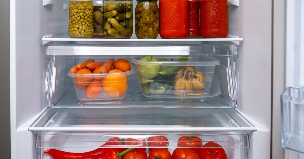 Продукти у холодильнику Продукти у холодильнику