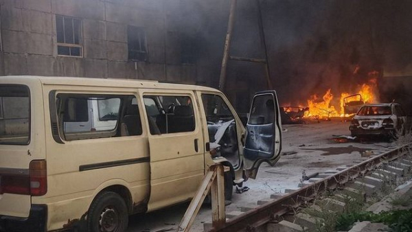 Ворог здійснив атаку на сортувальне депо та пункт базування мобільних відділень “Укрпошти” у місті Павлоград, внаслідок чого загинули двоє працівників, ще одна особа отримала поранення.