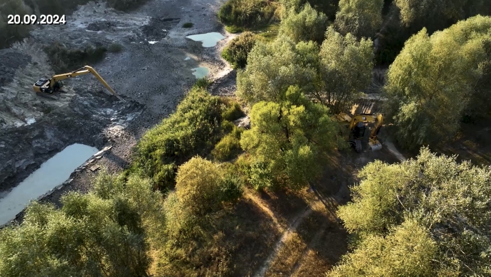 Реставрація Синє Озеро прискорюється: важка спеціалізована техніка залучена 9