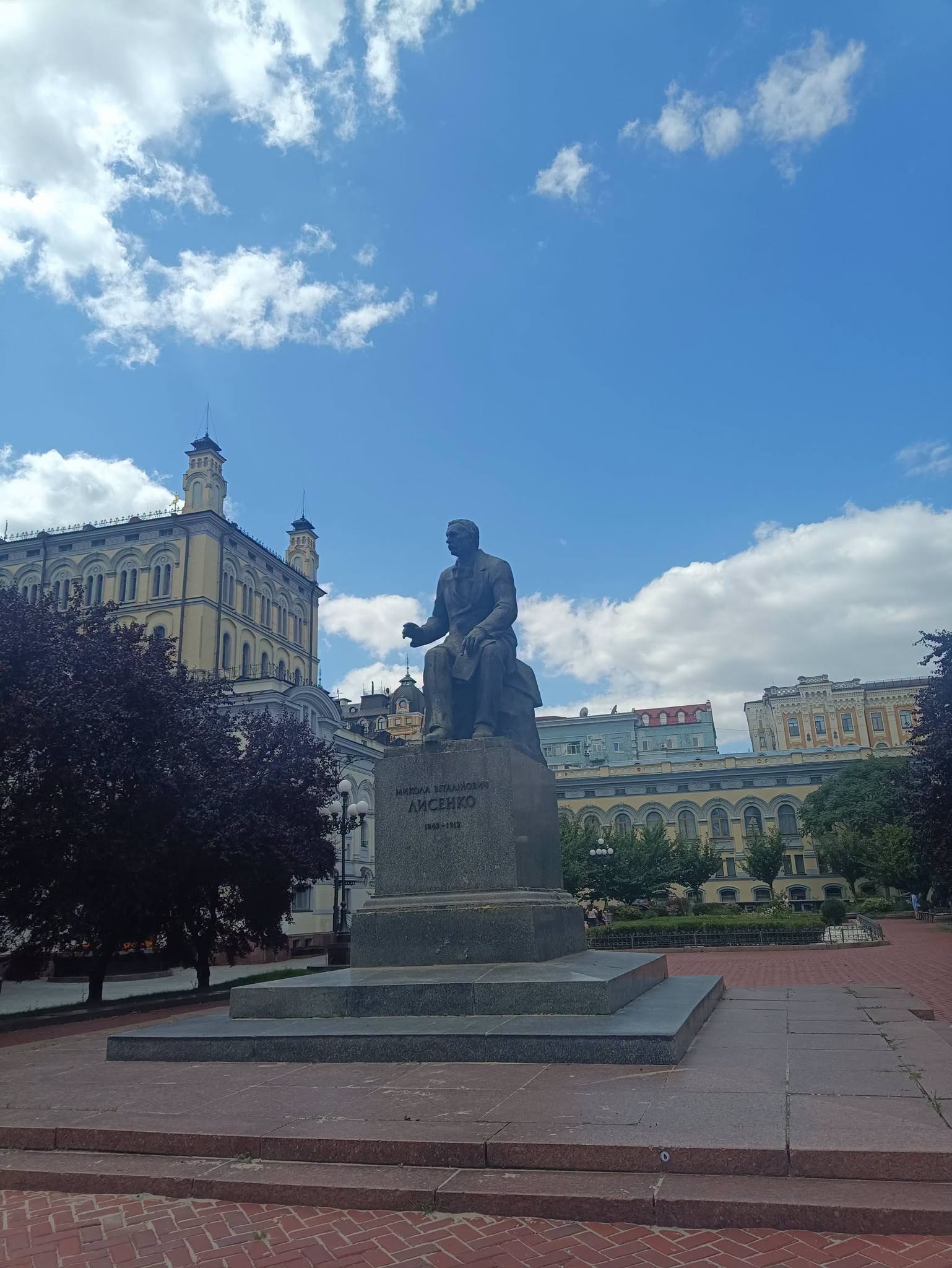 Скульптуру Миколи Лисенка біля Національної опери розкрили після демонтажу тимчасових конструкцій. 6