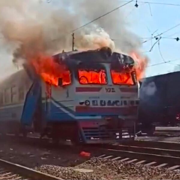 Безпілотник з росії влучив у електропоїзд, що прямував з Лозової до Харкова: є загиблі.
