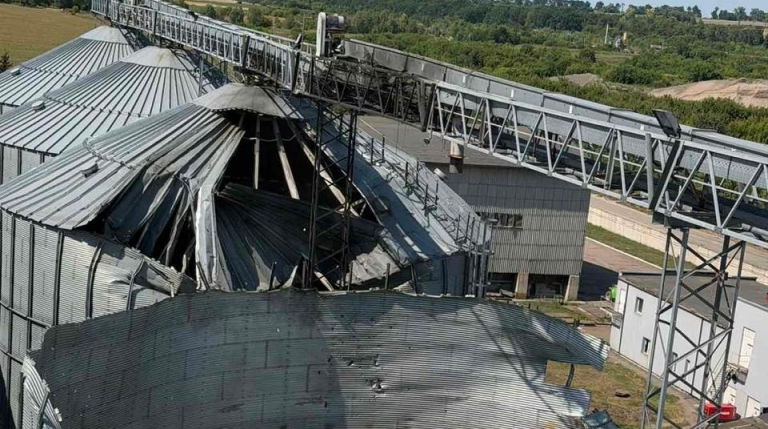 Російські війська знищили елеватор.