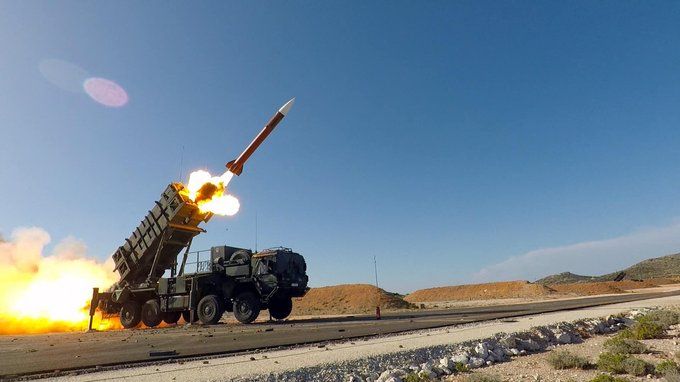 Британський прем'єр прямує до США, аби переконувати надати Україні ракети для Patriot. 19