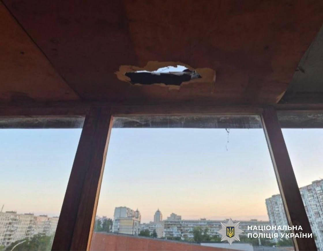 Чотири столичні райони зазнали пошкоджень через нічний обстріл. 17