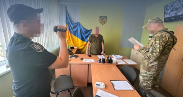 ДБР проводить перевірки військкоматів по всій Україні: вже висунуто 15 підозр, двоє заарештовані. 2