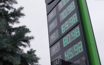 Заправки надмірно завищують вартість пального, що призводить до переплати українцями. 12 Ціни на пальне. Фото: скрін youtube