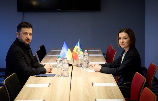 Зеленський прибув до Молдови, щоб відзначити День незалежності
