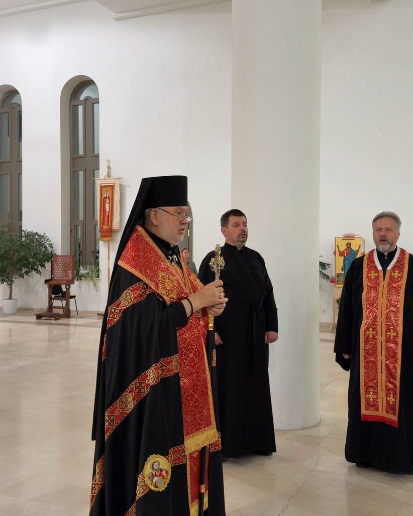 Тіло Євгена Коновальця доставили до Патріаршого собору УГКЦ, де всі бажаючі матимуть змогу віддати йому шану. 17 Тіло Євгена Коновальця доставили до Патріаршого собору УГКЦ, де всі бажаючі матимуть змогу віддати йому шану. 12