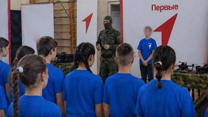 Українська розвідка на ресурсі War&Sanctions опублікувала інформацію про осіб, причетних до мілітаризації дітей на тимчасово окупованих територіях України. 2