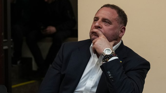 Вищий антикорупційний суд змінив запобіжний захід колишньому керівнику Офісу Президента Єрмаку. 15