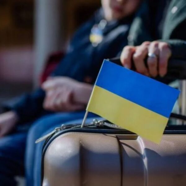 Виїзд з України: Чи зупинять українців з відносно спокійних регіонів на кордоні?