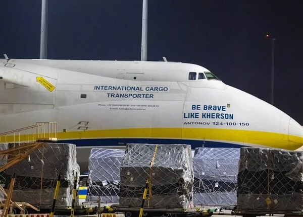 Біля вантажного літака Ан-124 в аеропорту Лейпцига знайшли дрон.