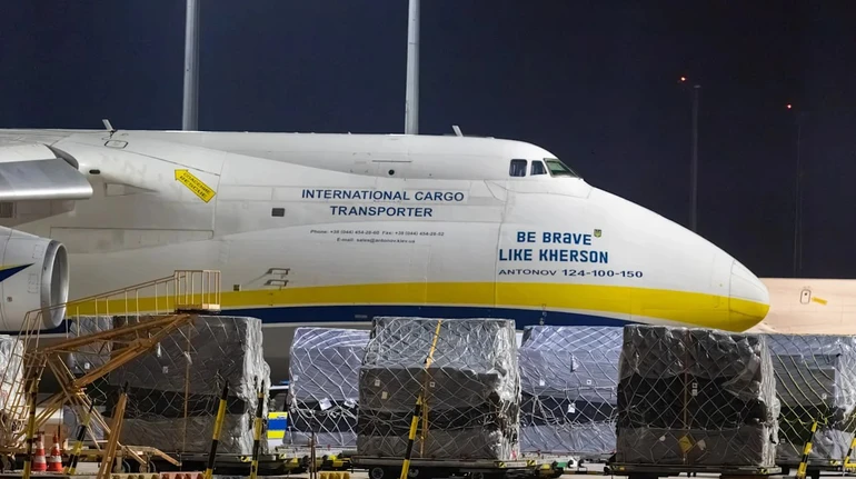 Біля вантажного літака Ан-124 в аеропорту Лейпцига знайшли дрон. 3