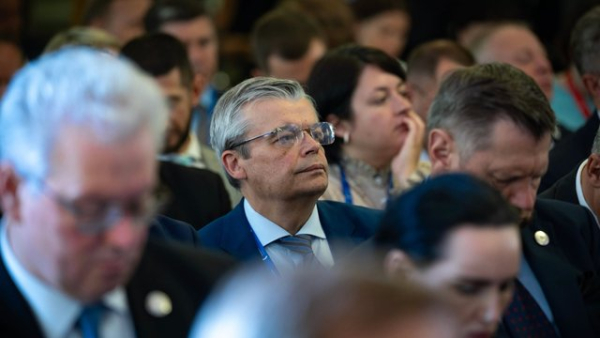 Коржицький закликав дипломатів підтримувати зв’язок з українцями за кордоном