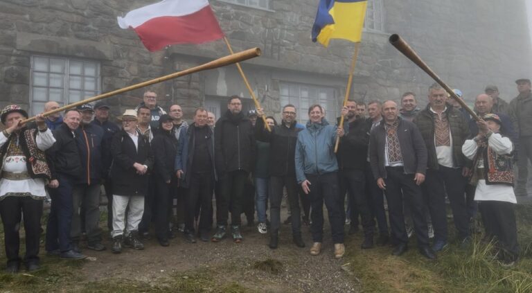Україна та Польща започаткували спільний науковий заклад на горі Піп Іван 22 Україна та Польща започаткували спільний науковий заклад на горі Піп Іван 13