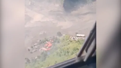 Повінь у Непалі була спричинена сильними зливами, які викликали переповнення річок та зсуви ґрунту. Внаслідок стихійного лиха загинуло та зникло безвісти багато людей. 4