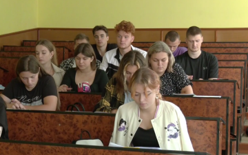 Нововведення у дитячих садках, школах та університетах від 1 вересня: ключові зміни 12 Студенти. Фото: скрін youtube