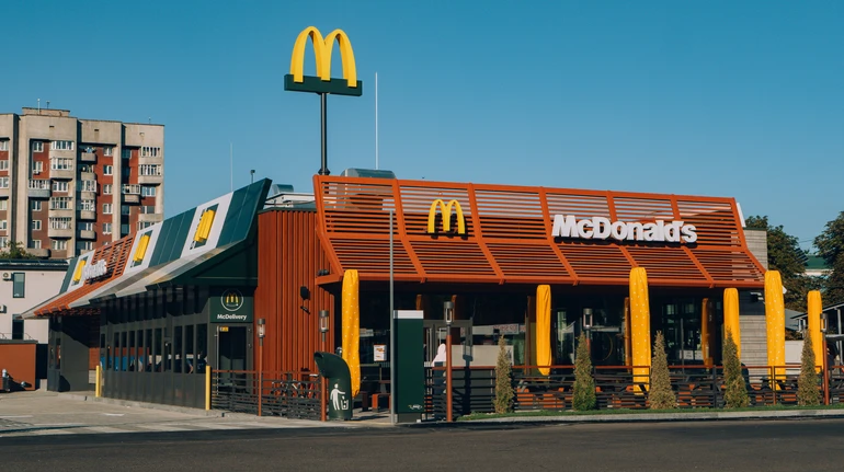 У Рівному запрацював ще один McDonald's та перший у місті "МакДрайв". 2