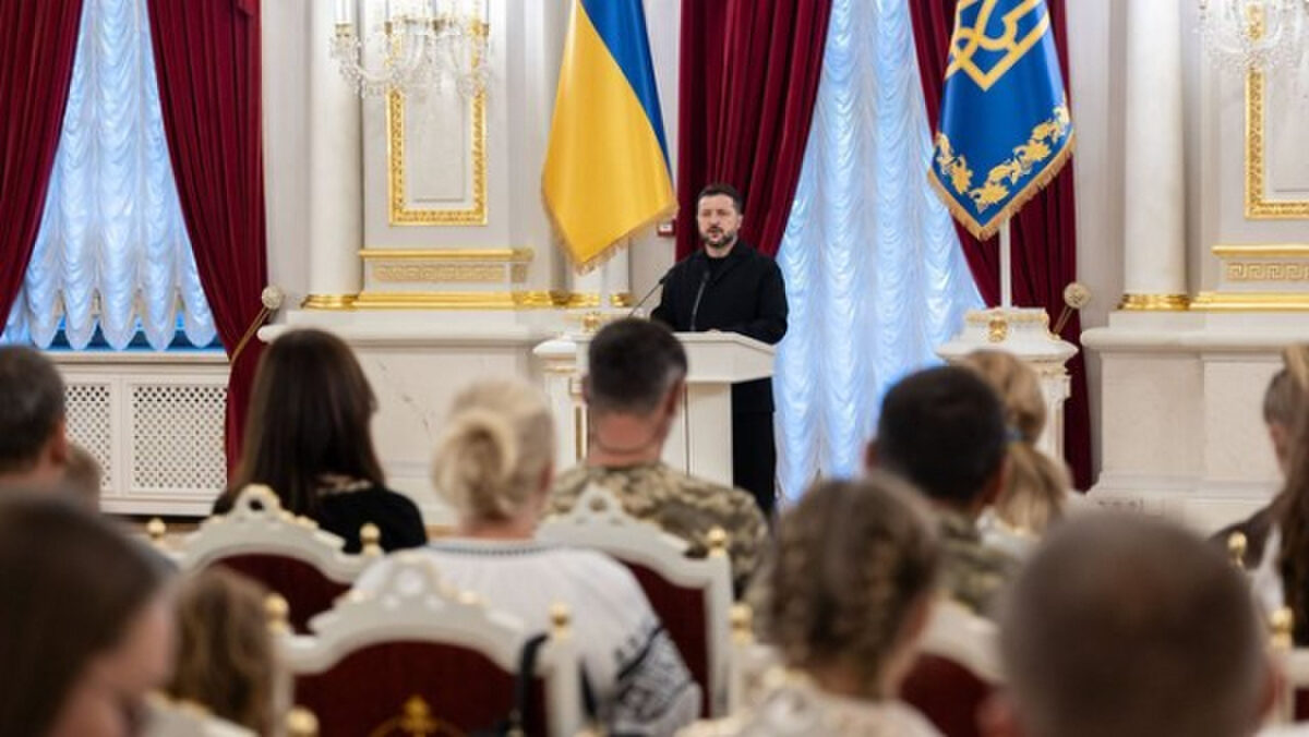 Зеленський: "Ми пам'ятаємо тих, хто пожертвував своїм життям заради існування України", – у День вшанування загиблих оборонців 13 Зеленський: "Ми пам'ятаємо тих, хто пожертвував своїм життям заради існування України", – у День вшанування загиблих оборонців 7