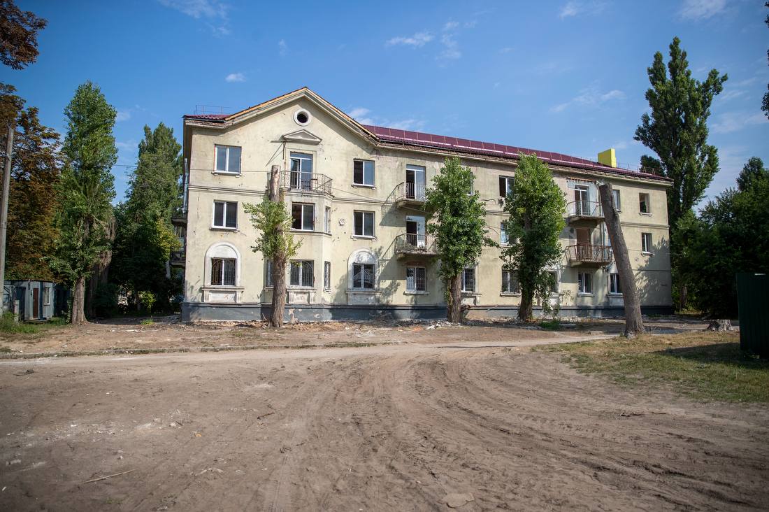 18 будинків у Святошинському районі відновлюють після російських обстрілів 22 18 будинків у Святошинському районі відновлюють після російських обстрілів 17