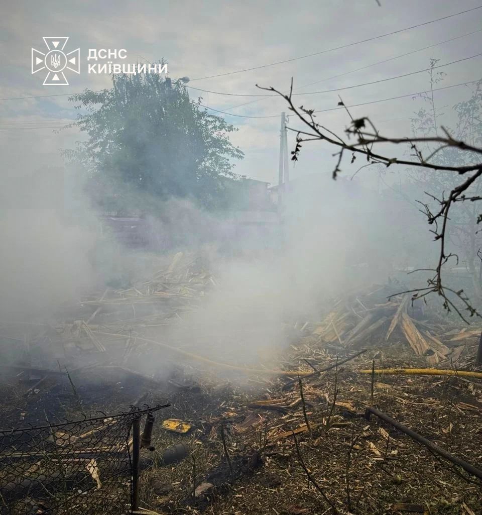 На Київщині двоє людей зазнали поранень через ворожу атаку. 6