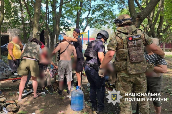 Внаслідок авіаудару РФ у Краматорську кількість постраждалих сягнула 24: поліція оприлюднила кадри з місця подій. 8 Внаслідок авіаудару РФ у Краматорську кількість постраждалих сягнула 24: поліція оприлюднила кадри з місця подій. 8
