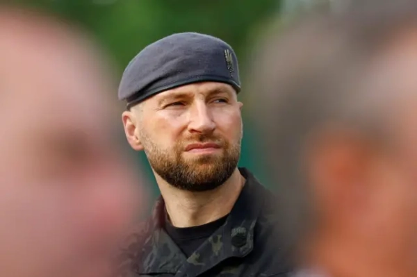 Федорова відсторонили, а на його місце призначили Хмару. За нового міністра оборони проголосувала Рада.