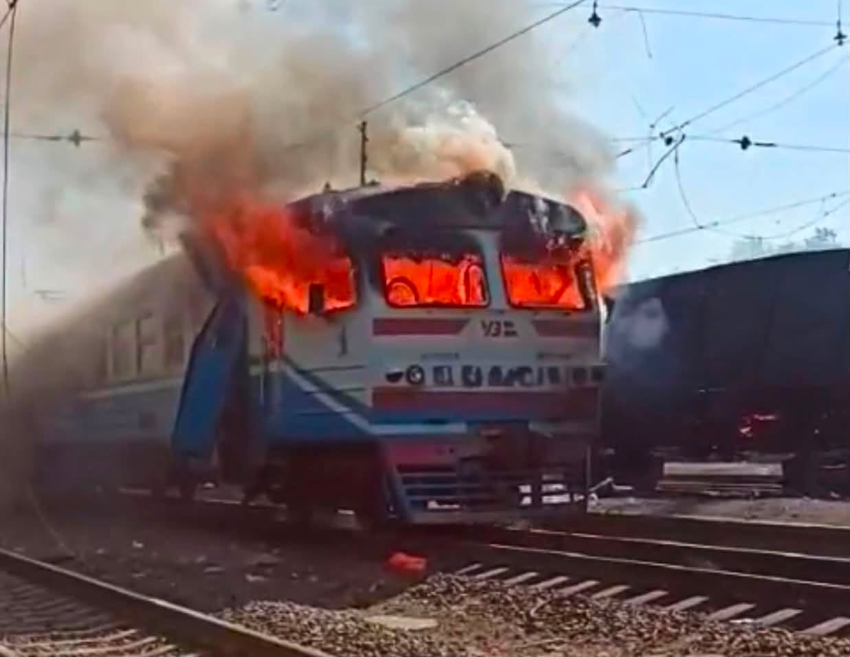 Безпілотник з росії влучив у електропоїзд, що прямував з Лозової до Харкова: є загиблі. 4