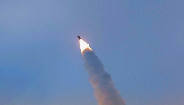 Північна Корея знову здійснила запуск балістичної ракети в бік Японського моря напередодні спільних навчань Сполучених Штатів та Південної Кореї. 7 Північна Корея знову здійснила запуск балістичної ракети в бік Японського моря напередодні спільних навчань Сполучених Штатів та Південної Кореї. 4