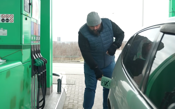 Бензин за 77, дизель за 83 гривні? Які розцінки на паливо очікуватимуть автомобілістів у вересні