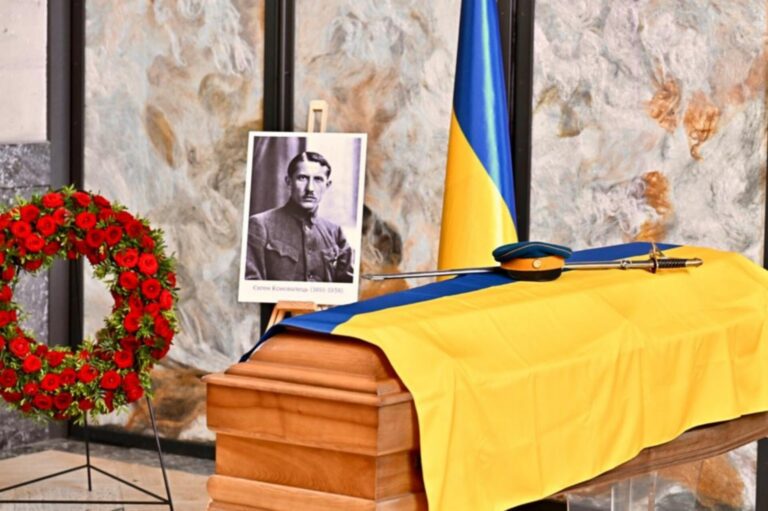 Ексгумація полковника Коновальця в Роттердамі: останки повертаються додому, в Україну 47 Ексгумація полковника Коновальця в Роттердамі: останки повертаються додому, в Україну 47