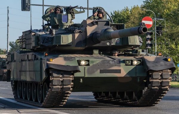 Південнокорейські танки K2 “Чорна Пантера” надійшли до Польщі, зміцнюючи польську армію біля кордону з Росією.