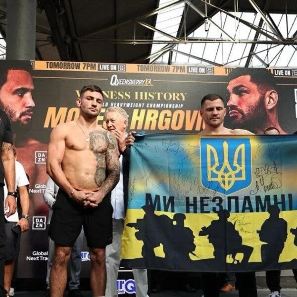 Ми незламні”: Берінчик підняв український прапор перед боксерським поєдинком у Лондоні