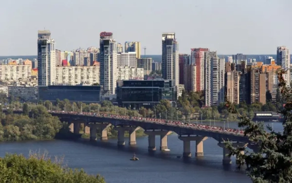 Українські міста, зокрема Київ, чули вибухи через російські ракетні удари.