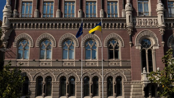Нацбанк наполягає на відстороненні голови наглядової ради Сенс Банку, погрожуючи розпуском усього складу.