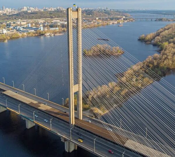 Ексклюзивні новини України 50 Рух транспорту на Південному мосту буде частково обмежено.