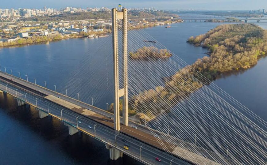 Ексклюзивні новини України 30 Рух транспорту на Південному мосту буде частково обмежено.