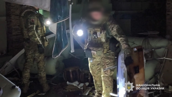 Залишки безпілотника противника, який влучив в квартиру житлового будинку в Одесі, були вилучені. 5