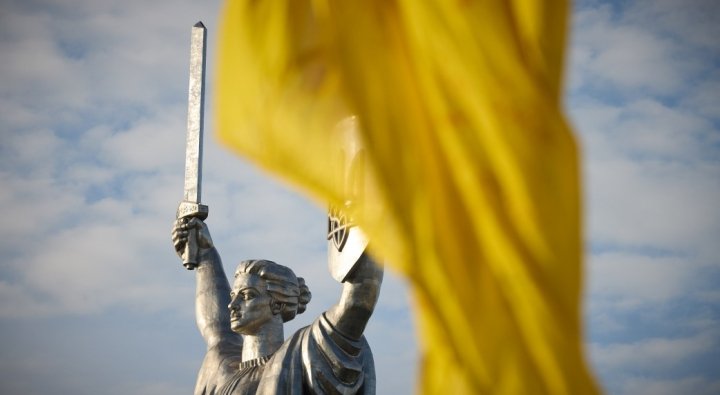 В Україні хочуть змінити назву Дня Незалежності: за петицію проголосували більше 8 тисяч людей. 2