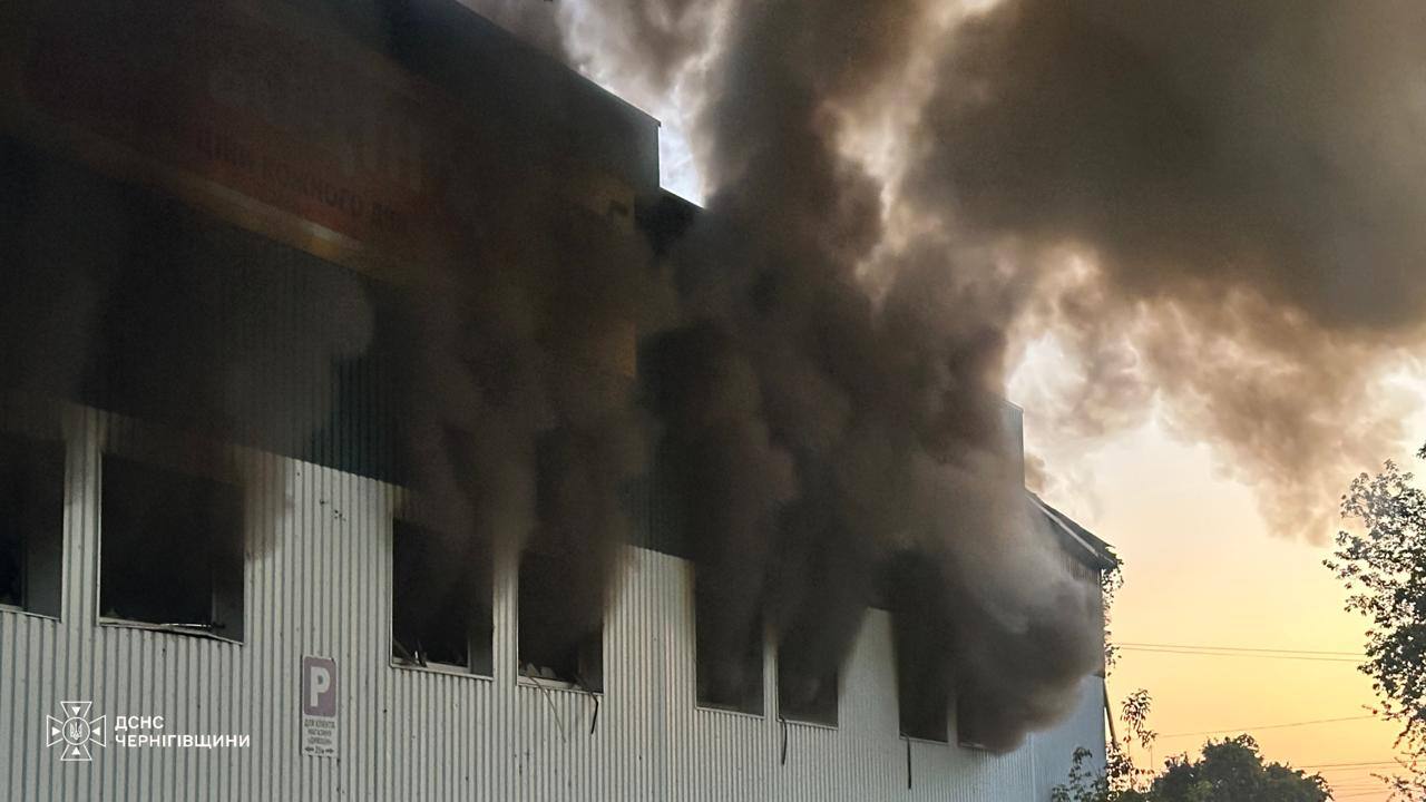 У Чернігові загинули жінка та чотирирічна дитина внаслідок дій російських військових. 17 У Чернігові загинули жінка та чотирирічна дитина внаслідок дій російських військових. 12
