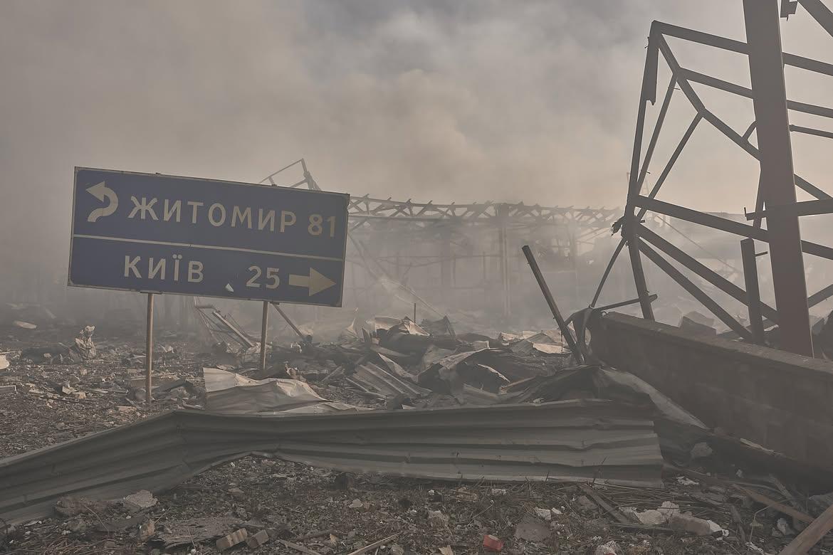 У селищі Мила від удару РФ та детонації загинуло 27 осіб 11