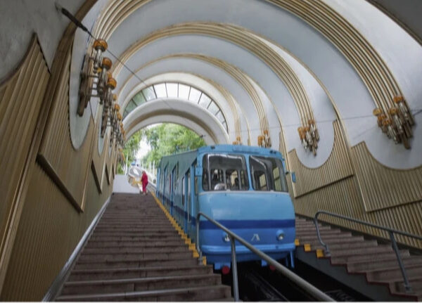 Київ призупинив придбання модернізованих кабінок для фунікулера