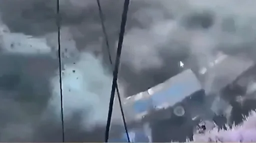 Повінь у Непалі була спричинена сильними зливами, які викликали переповнення річок та зсуви ґрунту. Внаслідок стихійного лиха загинуло та зникло безвісти багато людей.