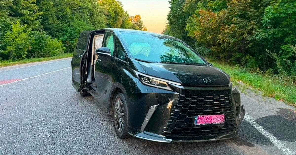 Lexus LM350h Іллі Павлюка Lexus LM350h Іллі Павлюка