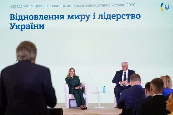 У зеленій сукні та з патріотичним значком: Олена Зеленська на події 4 Олена Зеленська / © Instagram Олени Зеленської