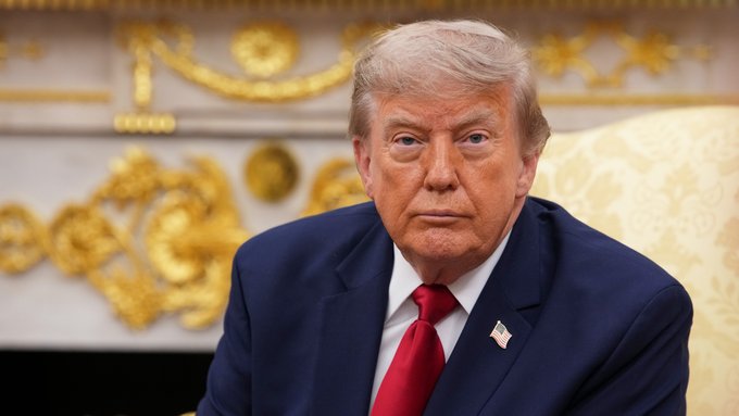 Трамп затвердив укази, що обмежують громадянство за народженням у США і спрямовані на припинення «народжувального туризму». 2